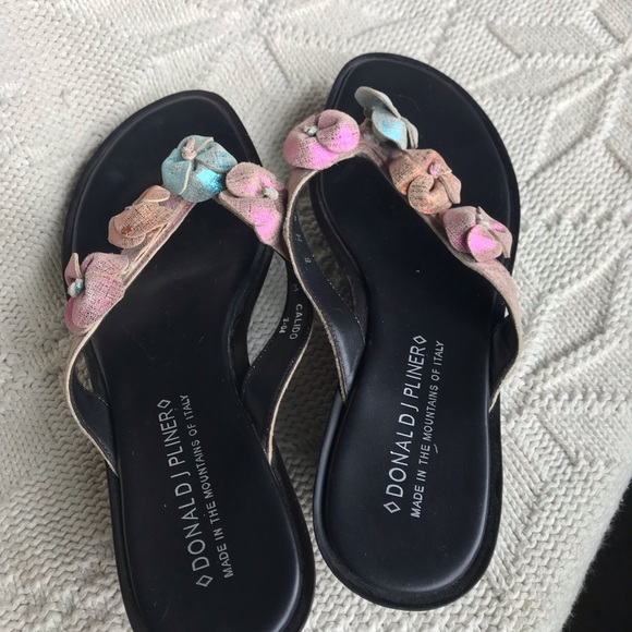 Donald J. Pliner heeled flip flops, size 8 - Picture 4 of 8